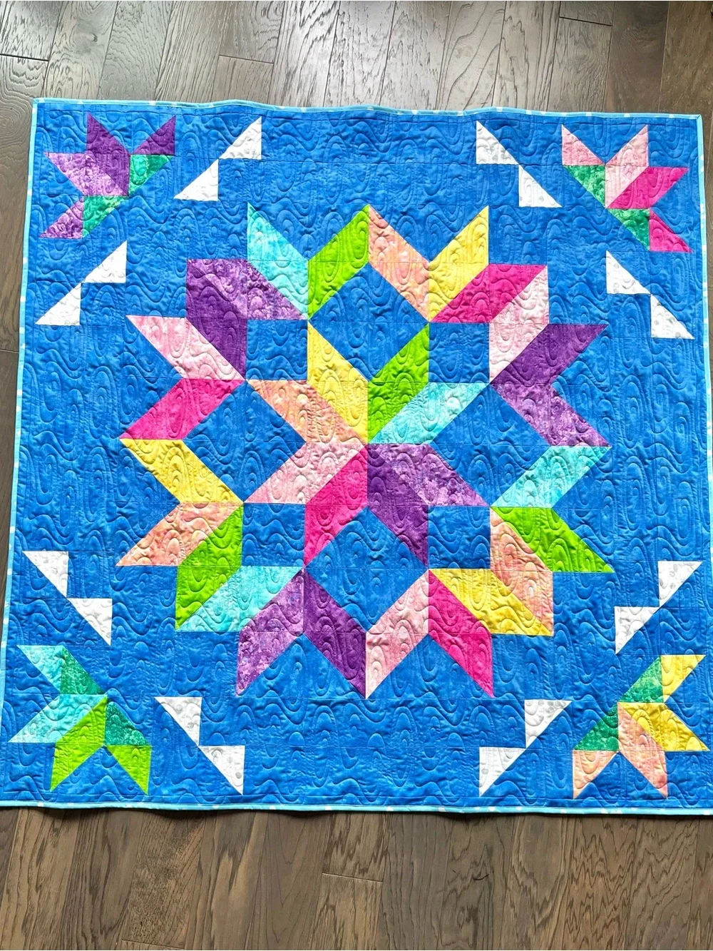 Vibrant Starburst Patchwork Quilt in Blue